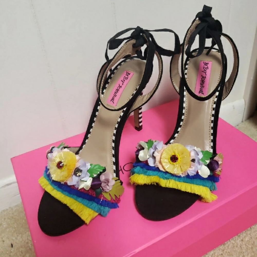 NIB Betsey Johnson heels